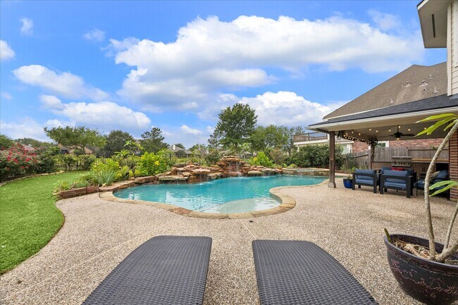 Building Photo - 1125 Shady Knoll Ln