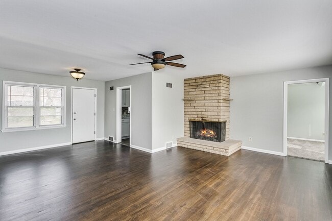 Building Photo - GORGEOUS 4 bedroom 2 bath Ranch!