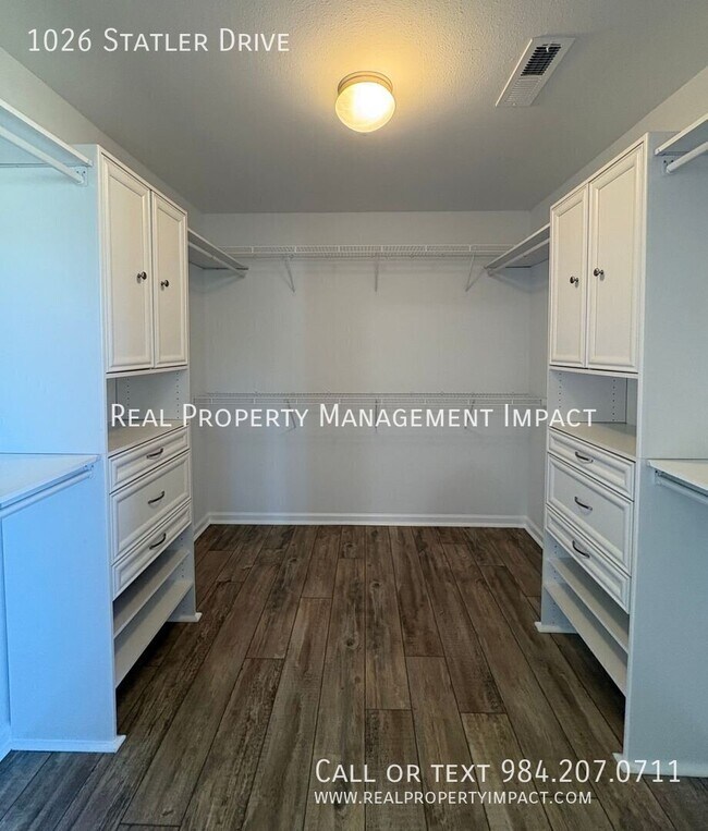 Building Photo - 1026 Statler Dr