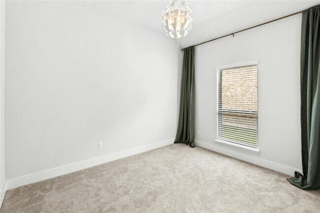 Building Photo - 1121 Spring Gulch Ln