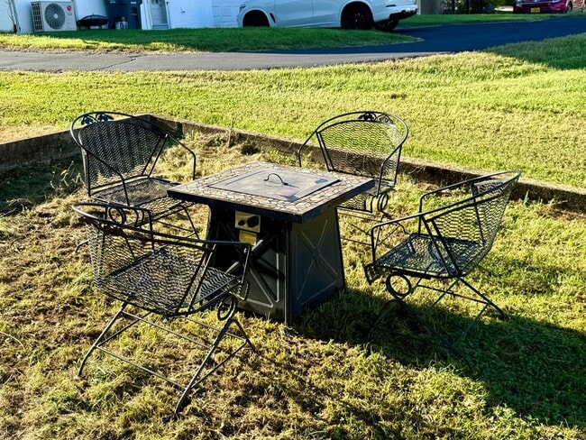 Building Photo - Your Perfect Retreat Awaits in Kingsport –...