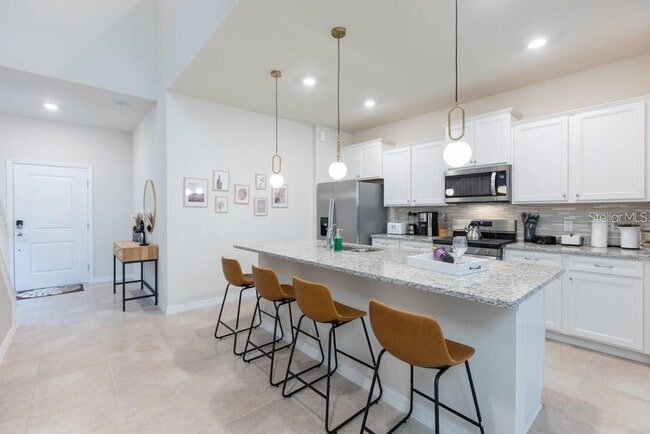 Building Photo - 7215 Oakmoss Loop