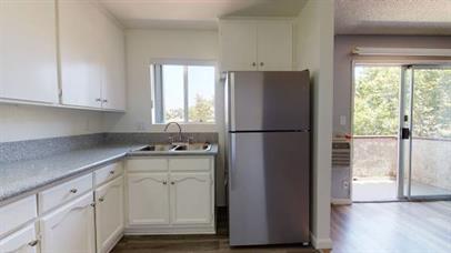 Building Photo - 123 S Catalina St