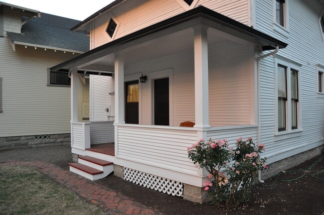 Building Photo - 1594 Mill St