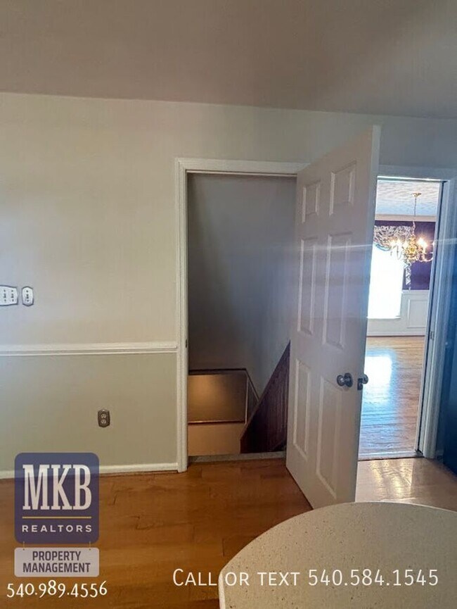 Building Photo - 5175 Lakeland Dr