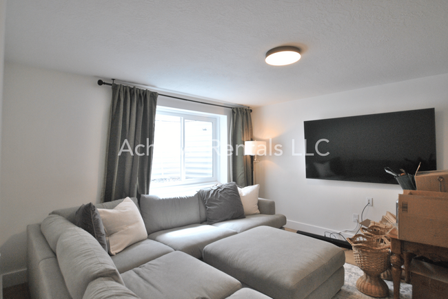 Building Photo - 206 E 520 N