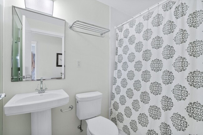 Building Photo - 25 Channel Center St