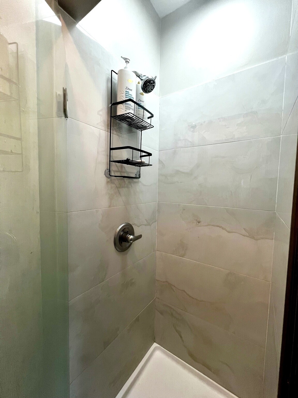 Bathroom Shower (Ensuite) - 2077 Cascade Rd SW