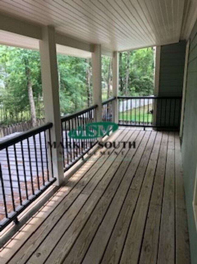 Building Photo - SOUTHBRIDGE BEAUTY- AVAILABLE NOW!