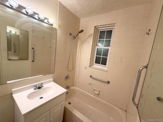 Building Photo - 140-18 Burden Crescent