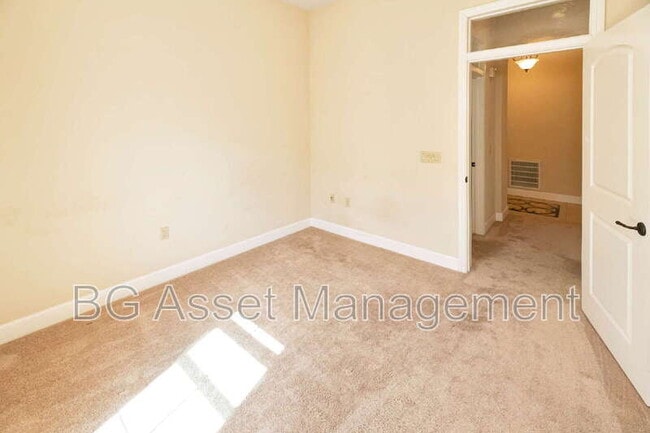 Building Photo - 1240 Sonata Dr