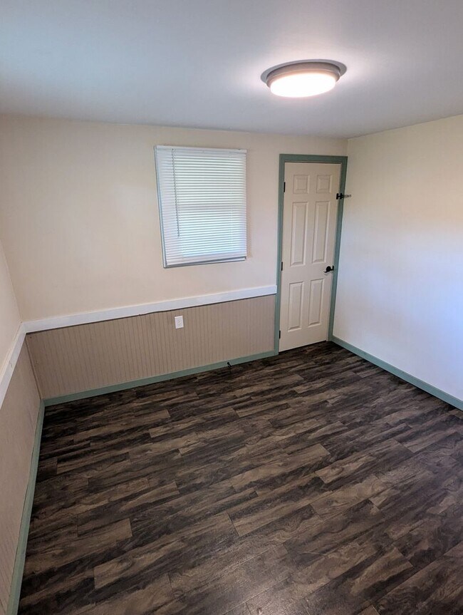 Building Photo - Riverfront Bungalow