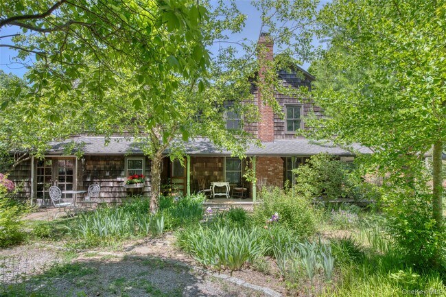 Building Photo - 733 Herricks Ln