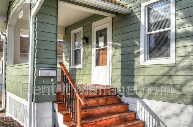 Building Photo - 1220 S 55th St