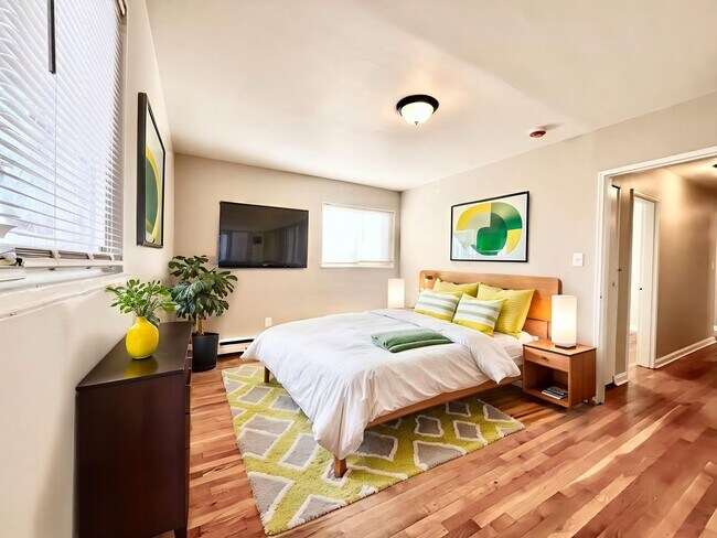 Interior Photo - 737 Longfellow St NW