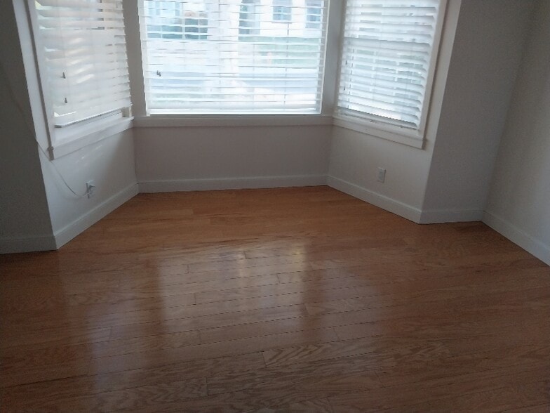 Building Photo - 2566 Dearborn St