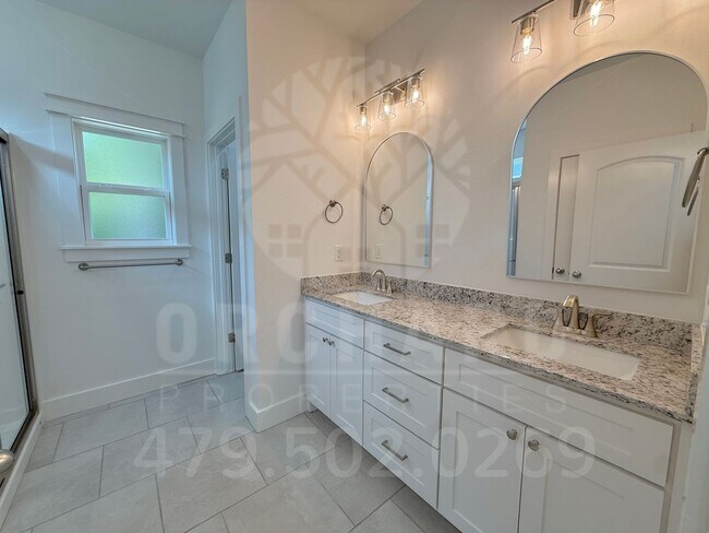 Building Photo - Bella Vista Single-Family Home- 3 Bed/ 2 B...