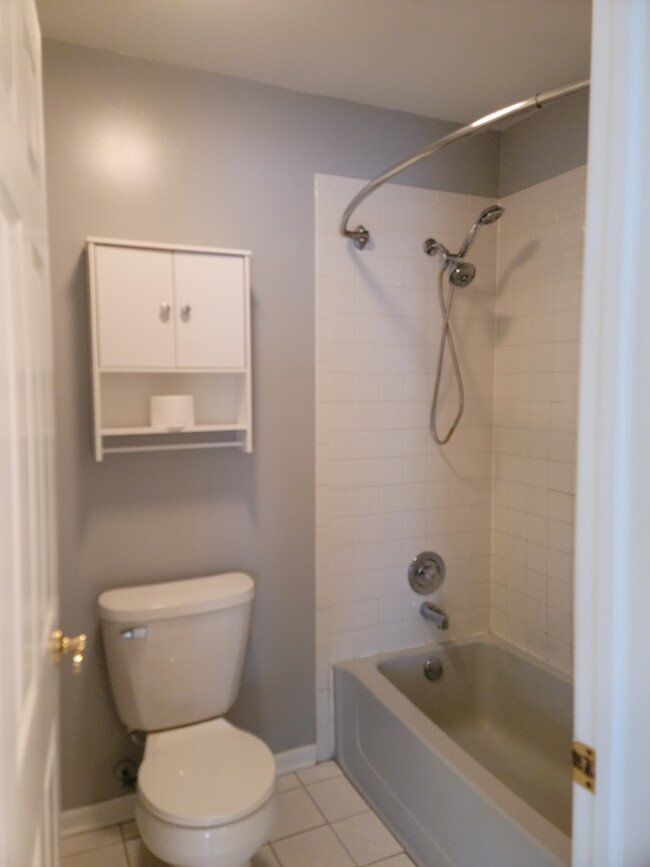 Master Bathroo, - 2954 Partridge Ct