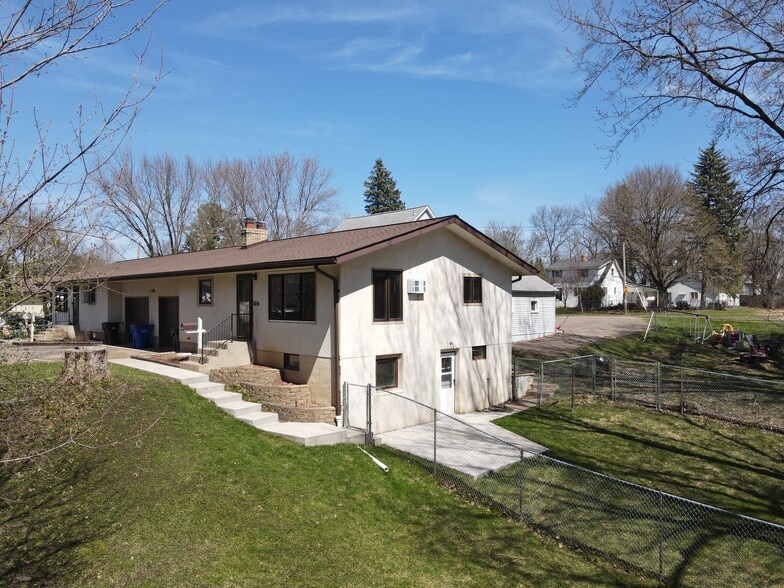 Building Photo - 322 W 5th St