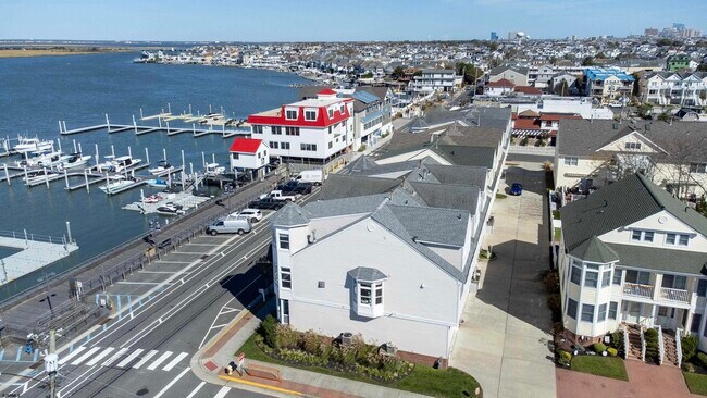 Building Photo - 9416 Amherst Ave