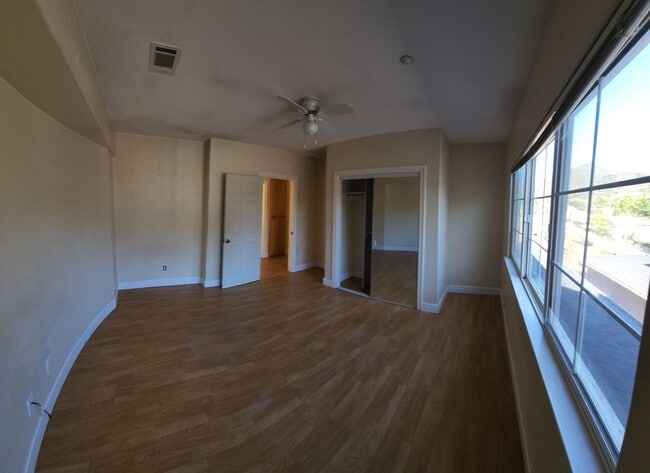 Building Photo - Super close to Poly- Approx. 1000 feet fro...