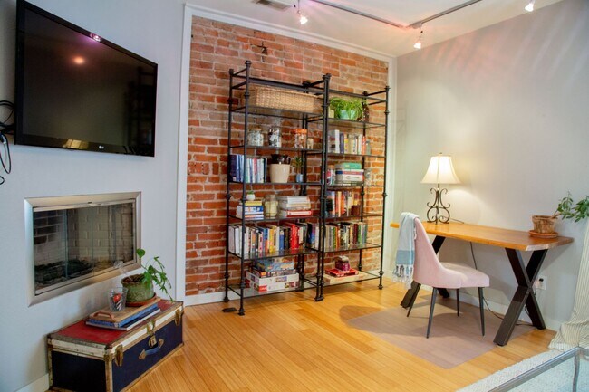 Building Photo - Chic 1-Bedroom Condo in North Capitol Hill...