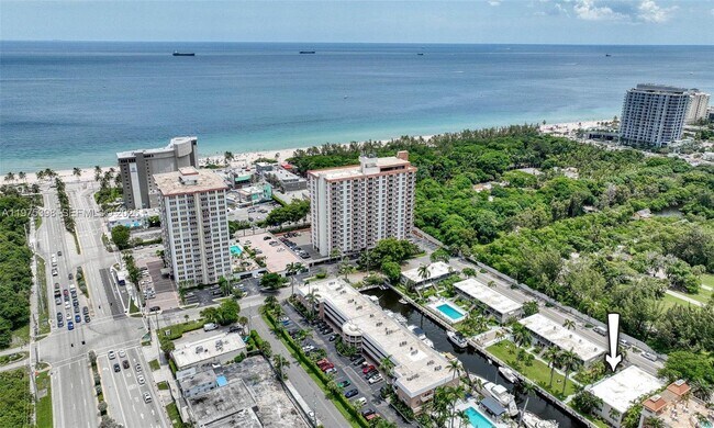 Building Photo - 901 N Birch Rd