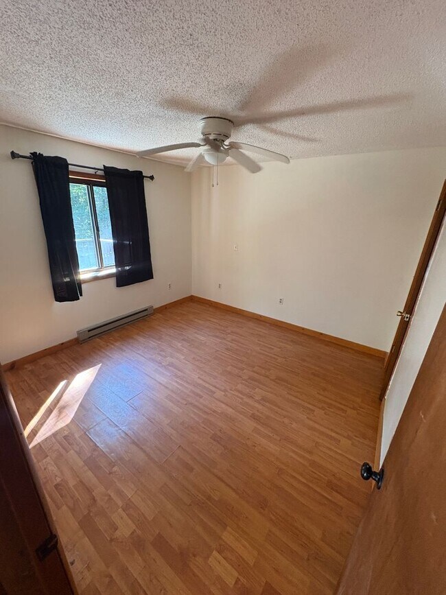 Building Photo - Charming 3 bedroom 2 bath in Porters Corner #