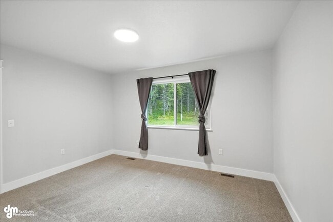 Building Photo - New & Upgraded 4BD Home!