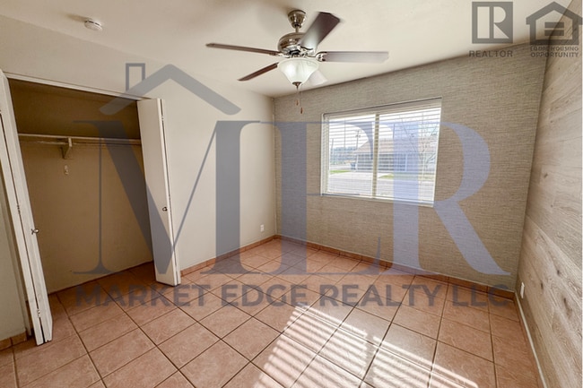 Building Photo - 4Bed/3Bath House at Broadway/Mill Ave! $199 MOVE-IN SPECIAL! Ready for Immediate Move-In! -- RV GATE