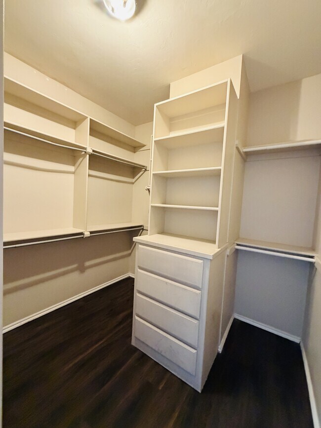 Building Photo - 408 Sterling Pointe Way