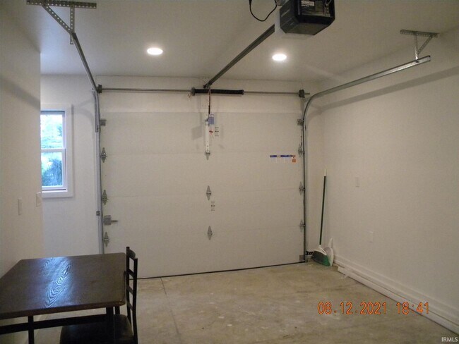 Building Photo - 201 N Mulberry St