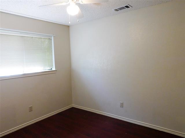 Building Photo - 805 Sandy Creek Dr