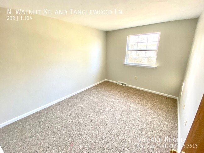 Building Photo - Spacious END-UNIT 3-BR Townhome in Dallast...