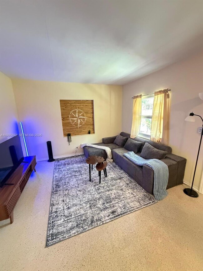 Building Photo - 1111 N Victoria Park Rd