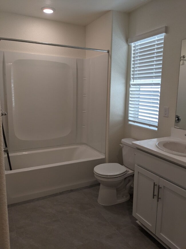 Building Photo - Ready Now! Beautiful Two Story Home in Nor...