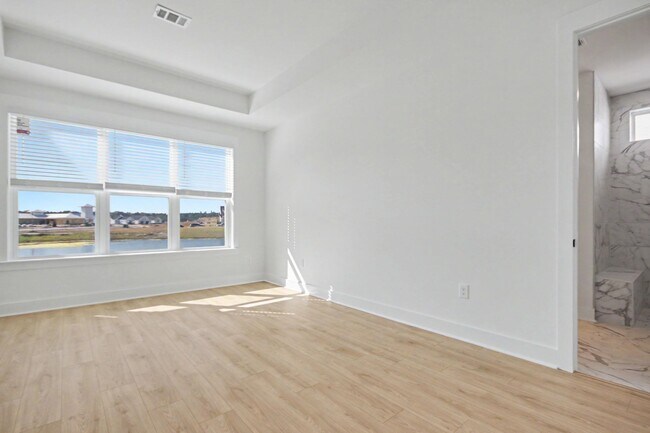 Building Photo - 3084 Claredon St