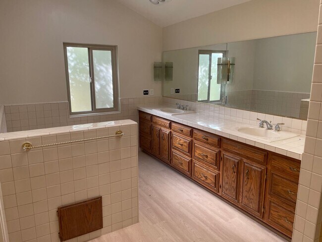 Building Photo - SAN JOSE - 4 Bed 3 Bath Remodeled East Foo...