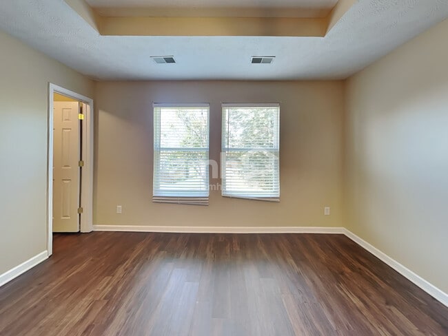 Building Photo - 2853 Park Knoll Dr