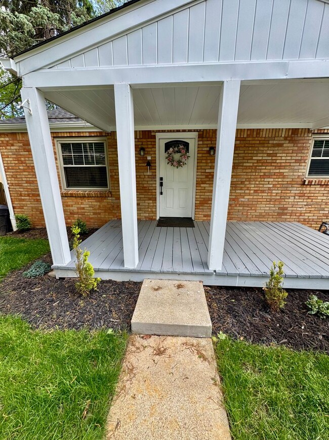 Building Photo - Charming 2-Bed 1-Bath Home in Avalon!