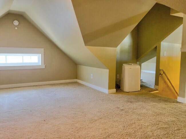 Building Photo - Foster-Powell Charming Bungalow with Bonus Finished Attic Space