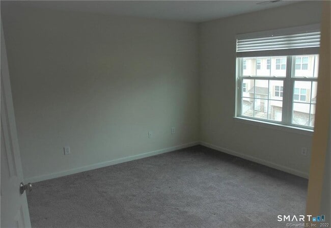 Building Photo - 16 Riverview Ct