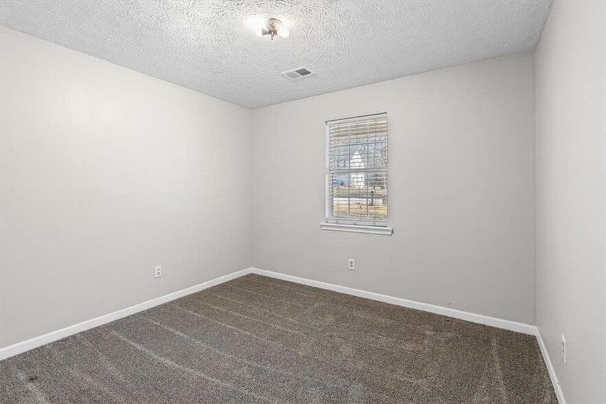 Building Photo - 120 Woodcrest Dr