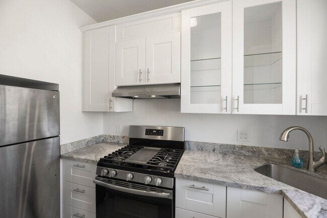 Building Photo - 1960 Pierce St