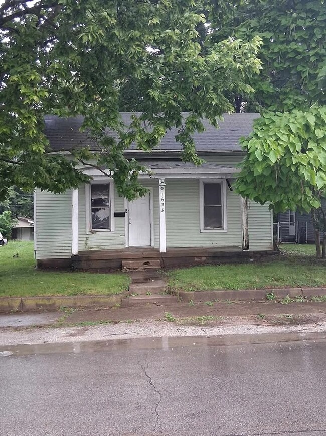 Primary Photo - 1623 N Illinois Ave