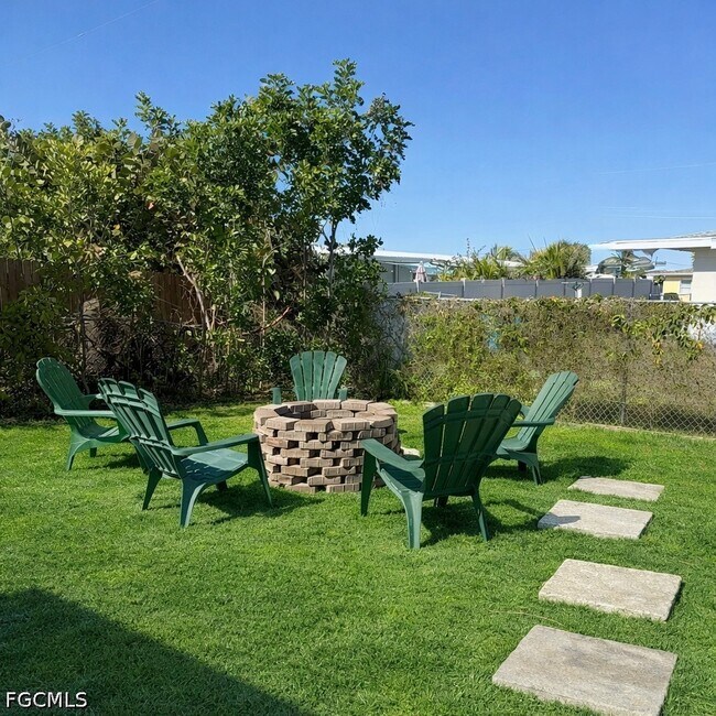 Building Photo - 21484 Edgewater Dr