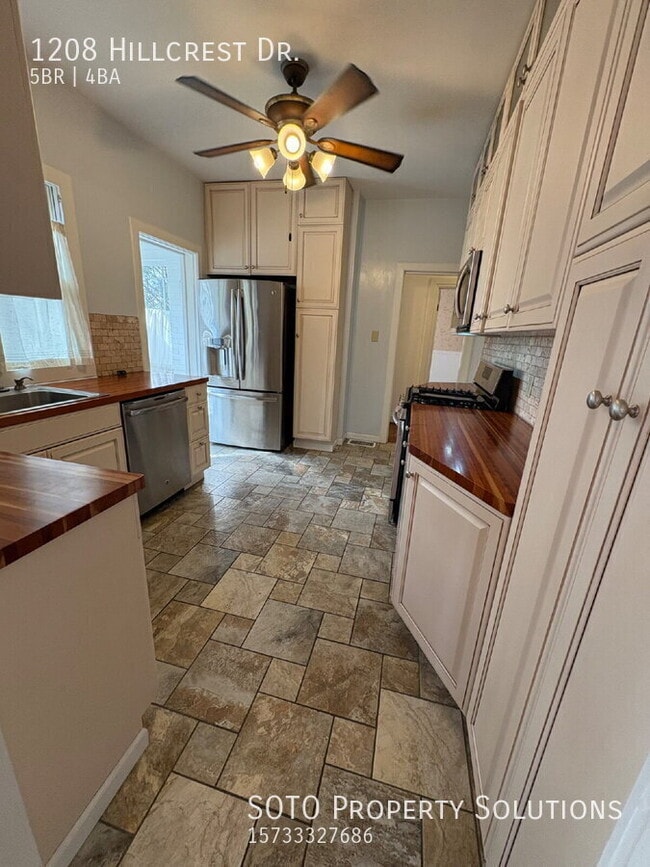 Building Photo - 1208 Hillcrest Dr