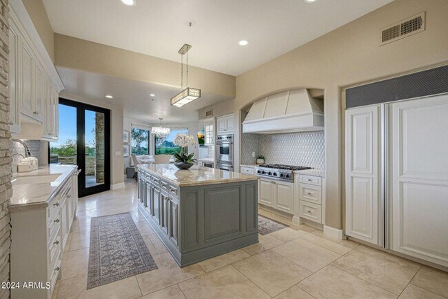 Building Photo - Beautiful custom home with backyard Oasis!