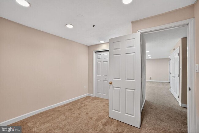 Building Photo - 6134 Pine Crest Ln