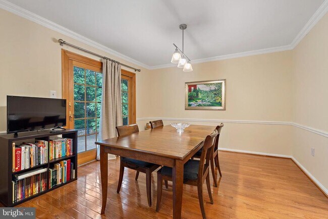 Building Photo - 1719 Larkmeade Dr